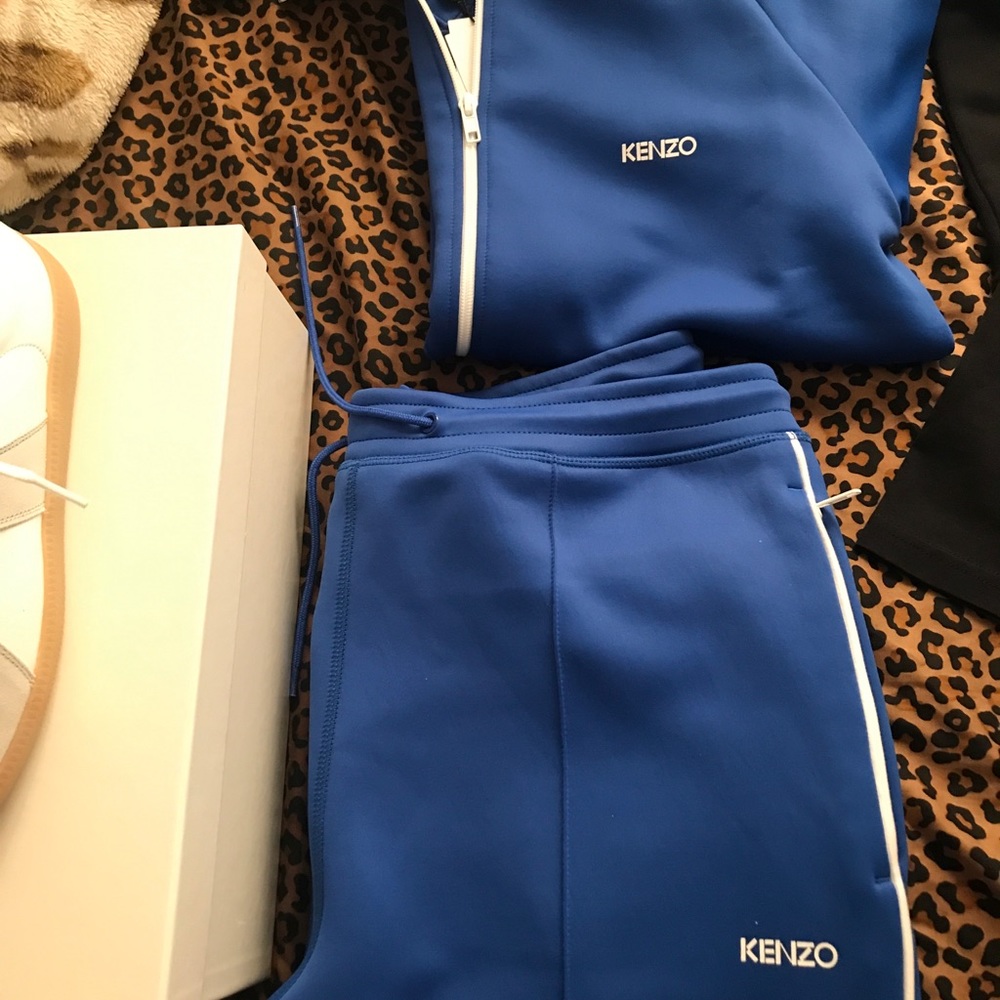 New %100 authentic kenzo sweatsuit